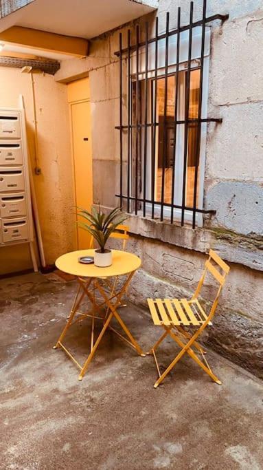 Renove Avec Patio, Coeur Du Centre Appartement *