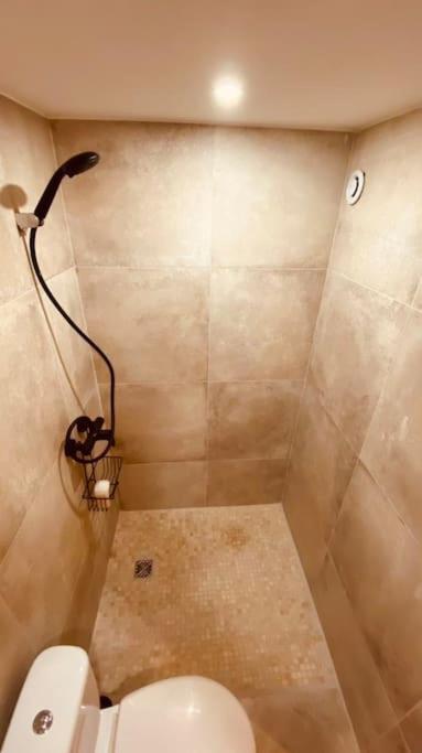 Appartement Renove Avec Patio, Coeur Du Centre