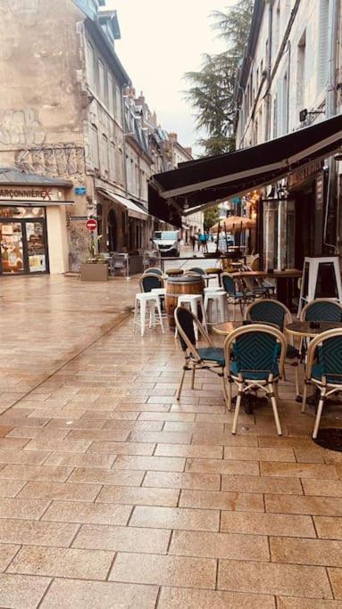 Appartement Renove Avec Patio, Coeur Du Centre Besançon
